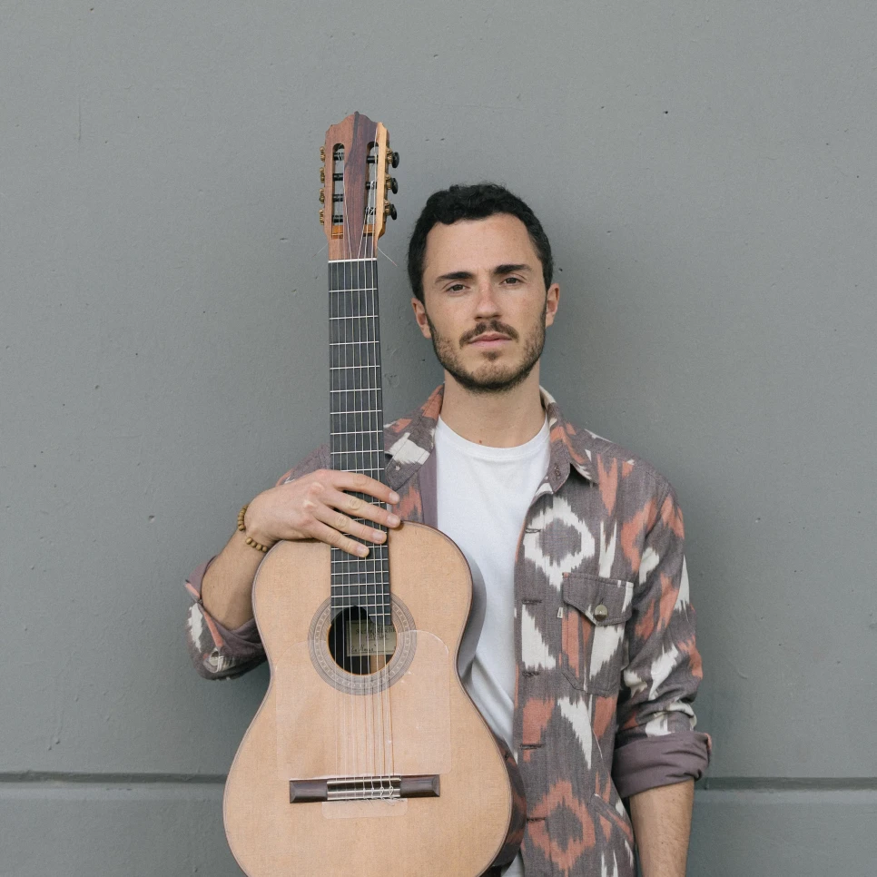 25 11 8 Manel Ferreira Square