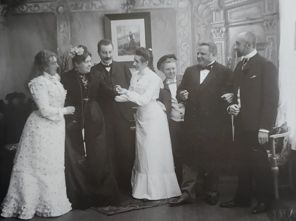 53938600032 24a3ff90cc oAU kopia