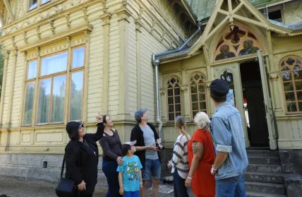 Carlsron museon kummituskierros Natalia Kaleva opas