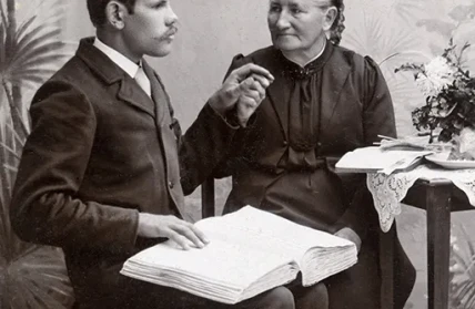 Den blinde dove och stumme Frans Lejon med lararinnan Anna Heikel alb 63