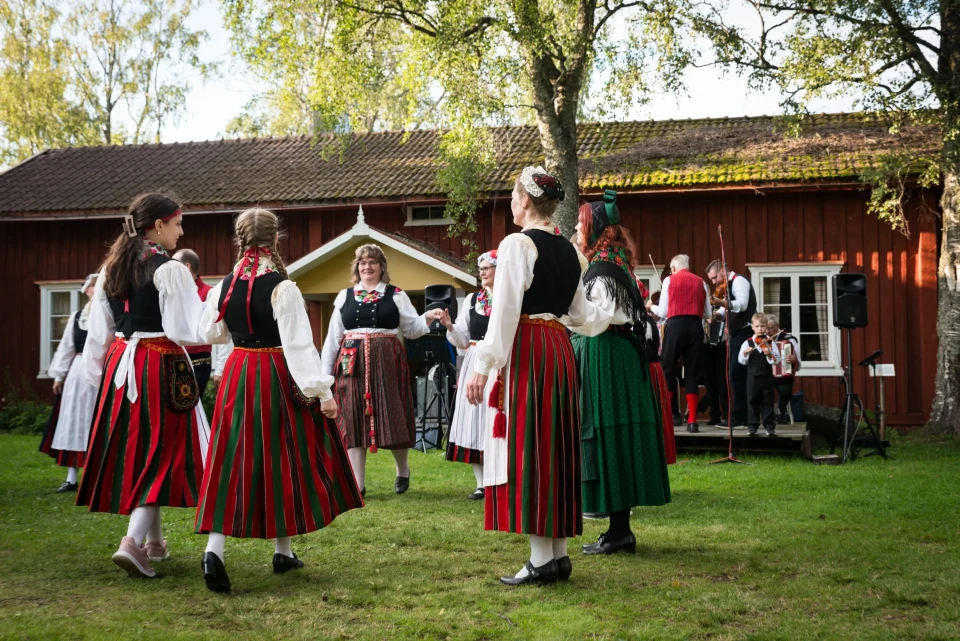 Folkdraktens dag 24