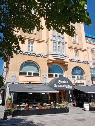 Fondis edesta korkea Jenni Keltto