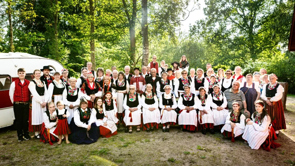Gruppbild folkdraktens dag 24