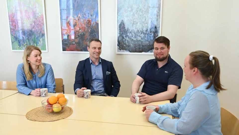 Kaffe med stadsdirektoren Kaupunginjohtajakahvit