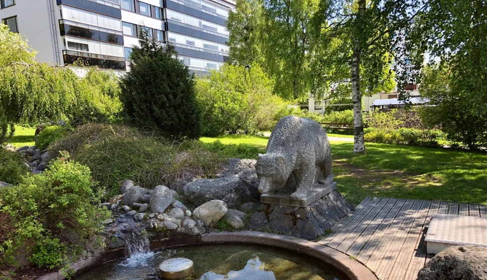 Karhupuistossa v2