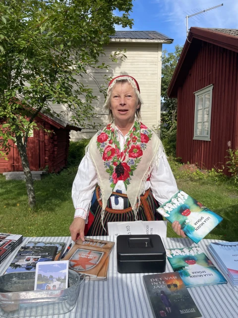 helenaifolkdraktbokforsaljning
