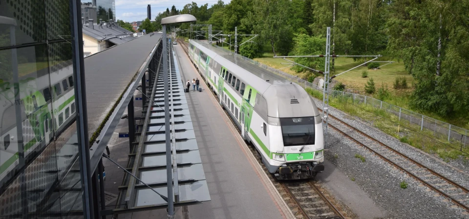 juna sillalta kuvattuna v2 6000x2804