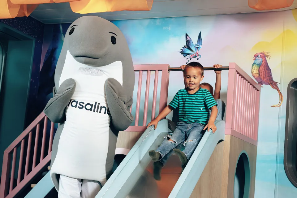 wenni with children play area